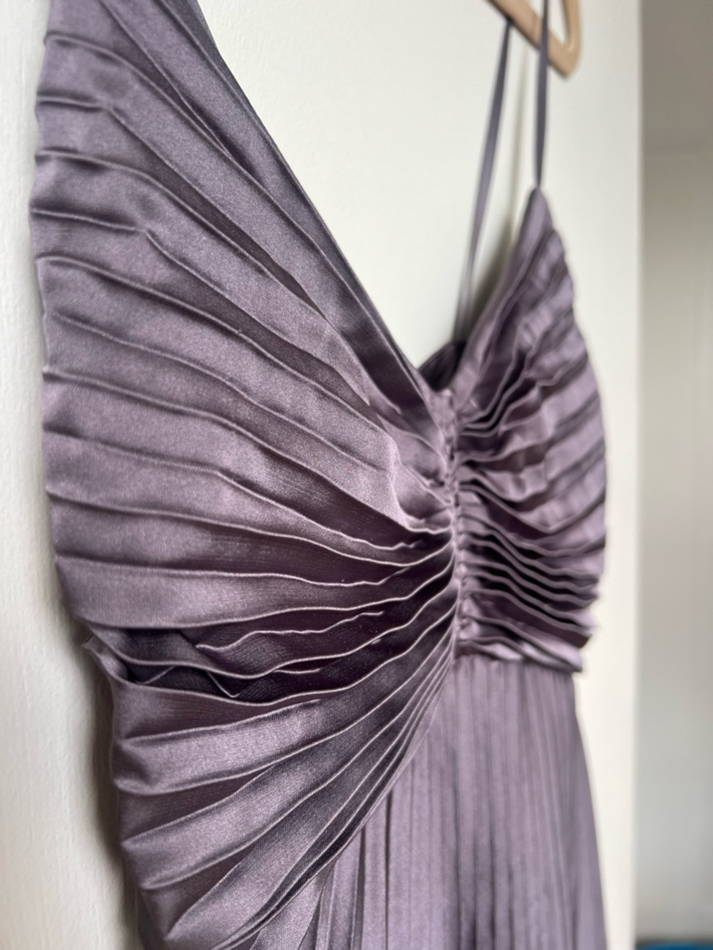 Solaire Pleated Flowing Cocktail Dress in Dusty Amethyst - Size 0, Petite - Picture 7 of 9